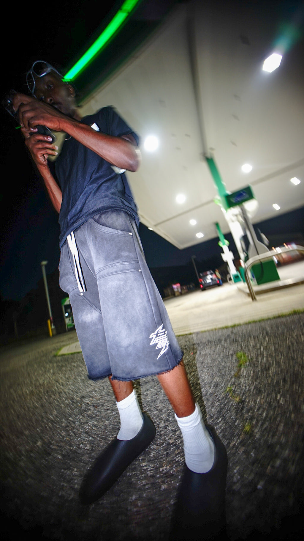 DOUBLE KNEE SWEATSHORTS