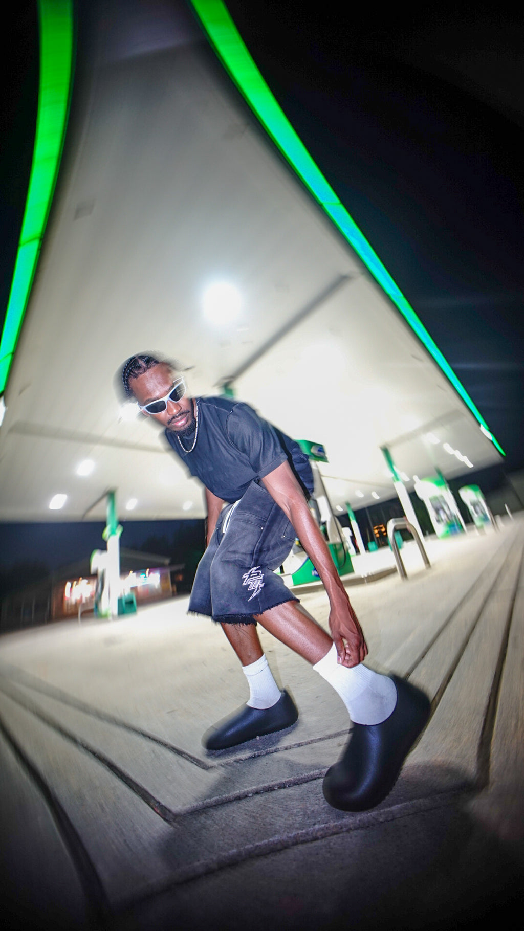 DOUBLE KNEE SWEATSHORTS